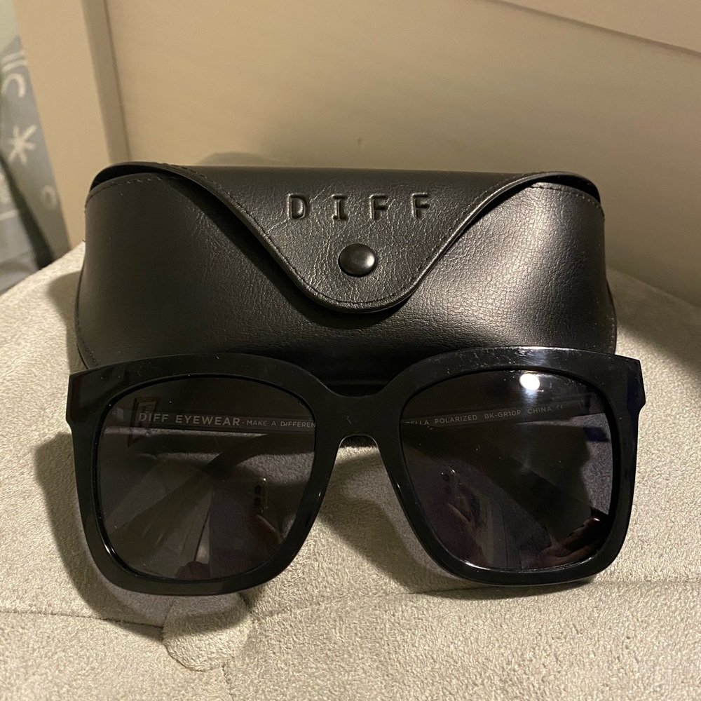 DIFF Bella glasses- like new!